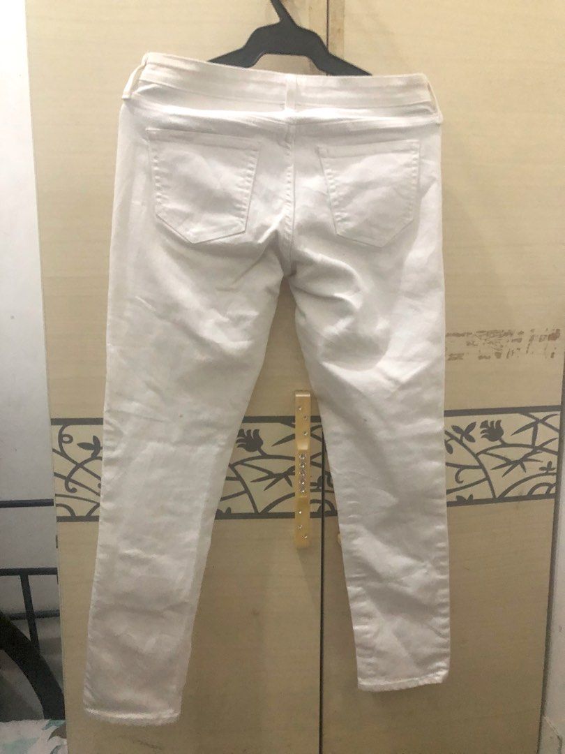 Gap Jeans (Category: Jeans) located in Muntinlupa City. Submitted by iampinks (Listing ID 1343202139, Image 3). Description: Like new . Size small. .