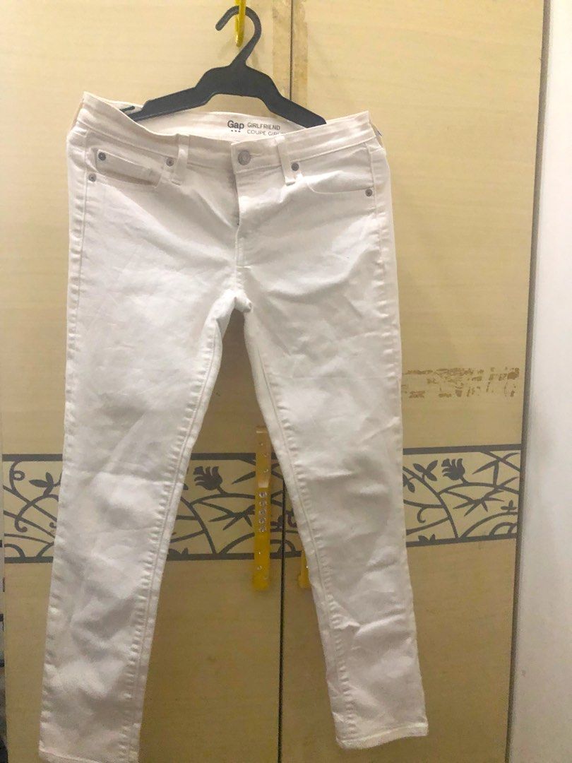 Gap Jeans (Category: Jeans) located in Muntinlupa City. Submitted by iampinks (Listing ID 1343202139, Image 1). Description: Like new . Size small. .