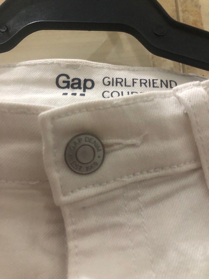 Gap Jeans (Category: Jeans) located in Muntinlupa City. Submitted by iampinks (Listing ID 1343202139, Image 2). Description: Like new . Size small. .