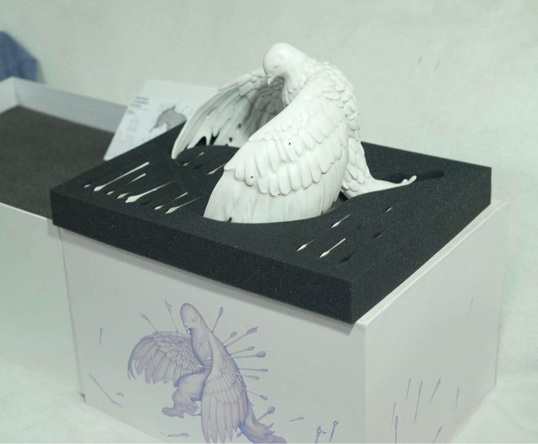 James Jean Staple Washizu Bone (Category: Art & Prints) located in Manila. Submitted by mimoshi (Listing ID 1343109732, Image 3). Description: Displayed in acrylic enclosure James jean staple washizu bone (Issue: missing 3 arrow head) P20,000.