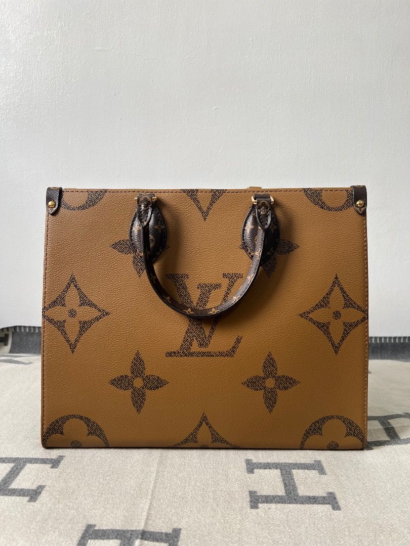 LV OTG OnTheGo MM Reverse monogram Tote Bag (Category: Luxury Bags & Wallets) located in Antipolo. Submitted by chanchimj (Listing ID 1334499137, Image 1). Description: Dimension: 27 x 14 x 35 cm Comes dust bag Date code: SP0221 ✔️What you see is what you get ✔️ self authentication is advised. ✔️ Item not marked as sold means AVAILABLE. NO meet ups, NO COD, NO Reservation. Thank you! .
