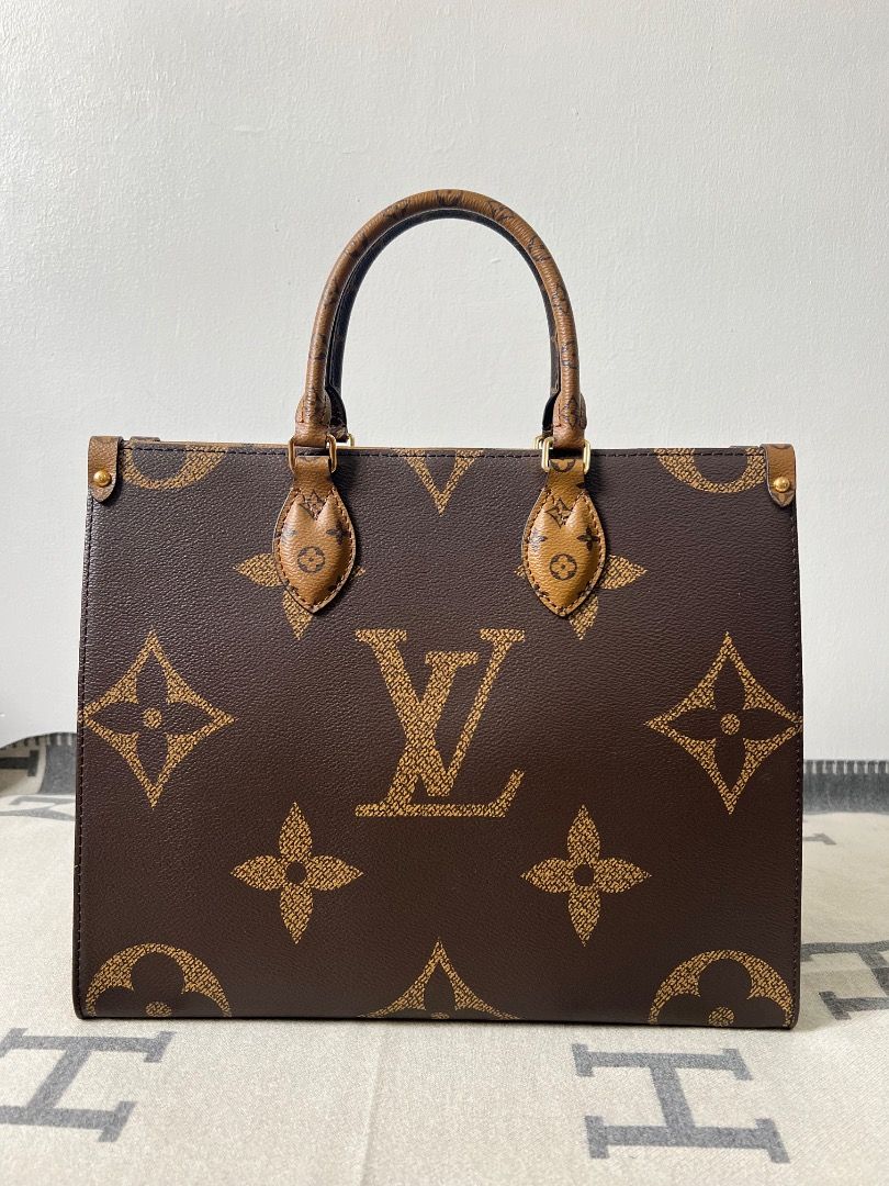 LV OTG OnTheGo MM Reverse monogram Tote Bag (Category: Luxury Bags & Wallets) located in Antipolo. Submitted by chanchimj (Listing ID 1334499137, Image 2). Description: Dimension: 27 x 14 x 35 cm Comes dust bag Date code: SP0221 ✔️What you see is what you get ✔️ self authentication is advised. ✔️ Item not marked as sold means AVAILABLE. NO meet ups, NO COD, NO Reservation. Thank you! .
