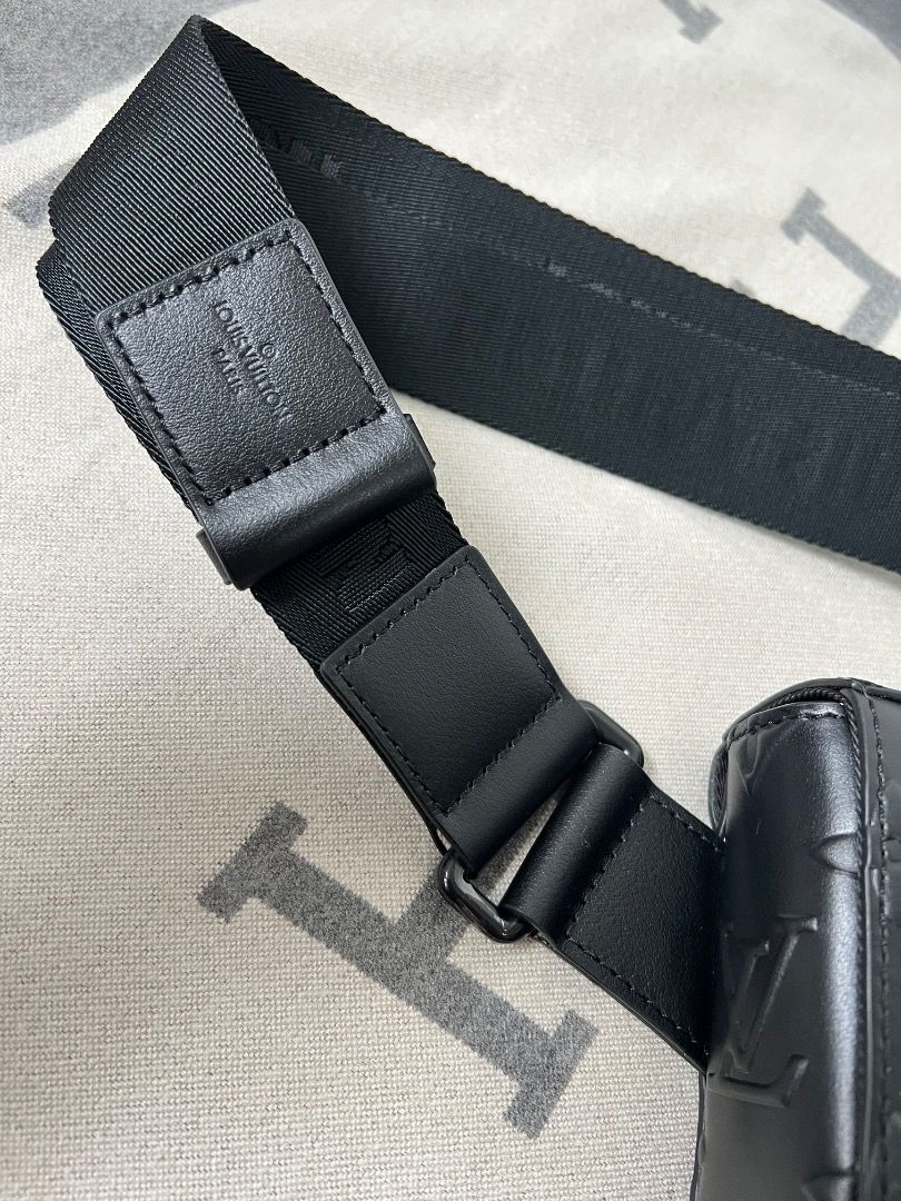 LV Trunk Monogram Seal Black Leather Belt Bag (Category: Luxury Bags & Wallets) located in Antipolo. Submitted by chanchimj (Listing ID 1327961241, Image 2). Description: Dimension: 8.6inches x 5.5 in Comes with dust bag Date code: VX0222 ✔️What you see is what you get ✔️ self authentication is advised. ✔️ Item not marked as sold means AVAILABLE. NO meet ups, NO COD, NO Reservation. Thank you! ..