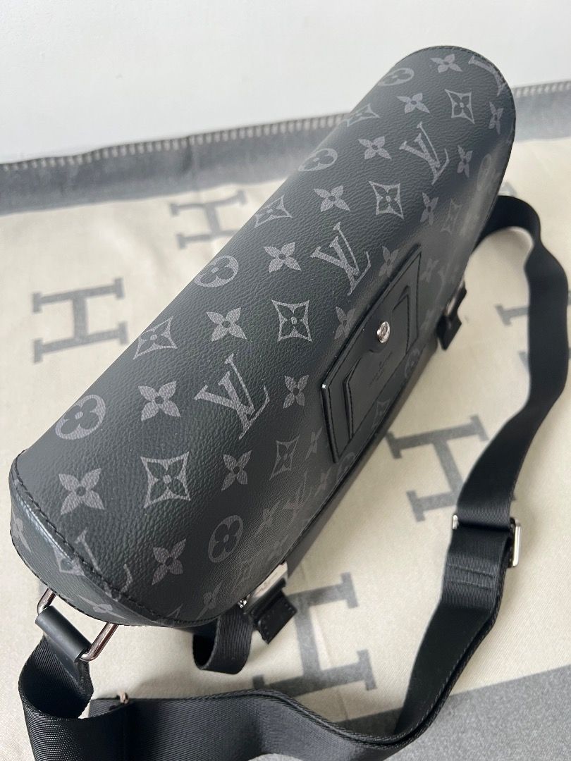 LV Voyager PM Monogram Eclipse Messenger Bag (Category: Luxury Bags & Wallets) located in Antipolo. Submitted by chanchimj (Listing ID 1330100451, Image 2). Description: Dimension: 22.5 x 11 x 33 cm Comes with dust bag Date code: AR1290 ✔️What you see is what you get ✔️ actual already posted. (No additional photos) ✔️ self authentication is advised. ✔️ Item not marked as sold means AVAILABLE. NO meet ups, NO COD, NO Reservation. Thank you! .