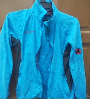 (Category: ) located in . Submitted by branded.preloved_85 (Listing ID 1343067584, Image 1). Description: .