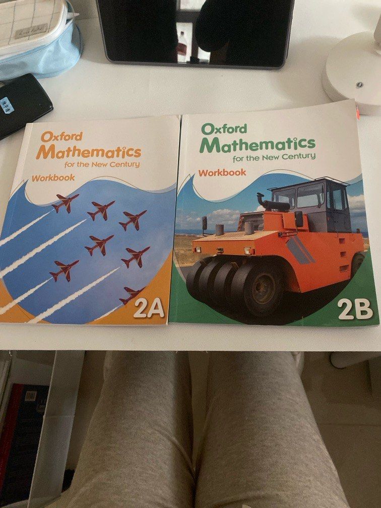 Math workbook （分類：教科書）位於 Hong Kong。 由 ren2022 提交（商品編號 1343045694，圖片 1）。簡介： 3A 有鉛筆痕跡 25 3B 沒有用過 35 兩本一起55。