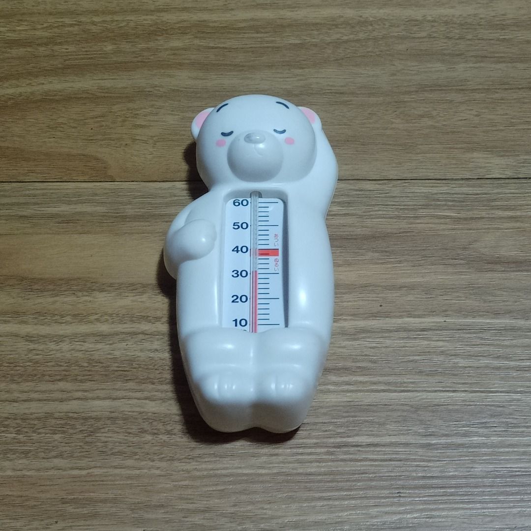 PIGEON PLASTIC ROOM THERMOMETER (Category: Thermometers) located in Makati City. Submitted by nyxhemera26 (Listing ID 1343148295, Image 1). Description: PIGEON PLASTIC ROOM THERMOMETER.