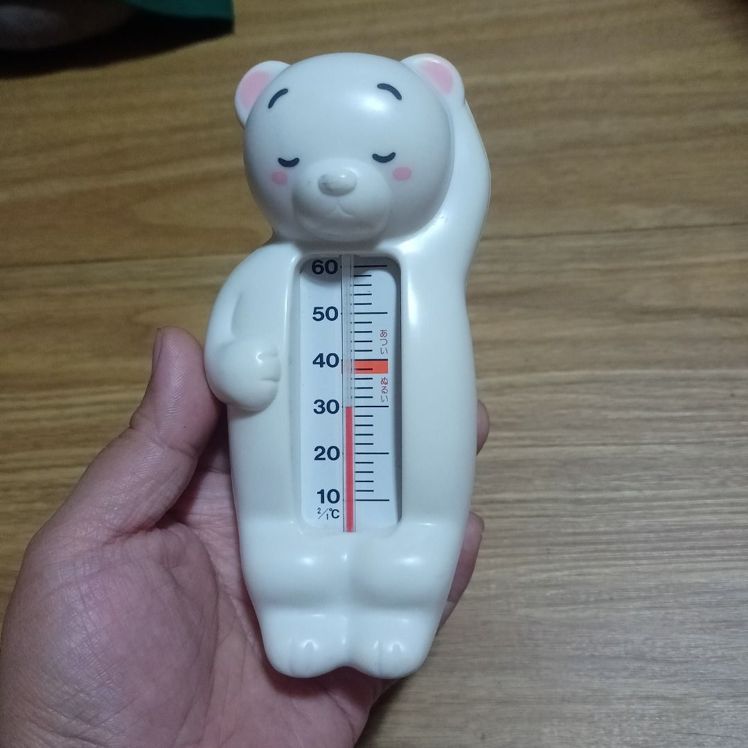 PIGEON PLASTIC ROOM THERMOMETER (Category: Thermometers) located in Makati City. Submitted by nyxhemera26 (Listing ID 1343148295, Image 2). Description: PIGEON PLASTIC ROOM THERMOMETER.