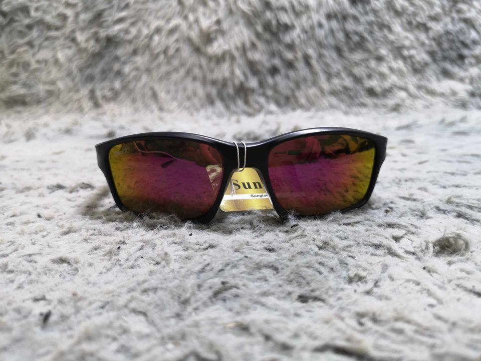 Polarized Lens Rectangular Sunglasses (Category: Sunglasses & Eyewear) located in Santa Cruz. Submitted by jmy_surplus.2 (Listing ID 1343206121, Image 1). Description: Size ; Color ; Black Type ; Sunglasses Brand ; No brand Material ; Plastic Style ; Black Polarized sunglasses LG 83 JMY 4.