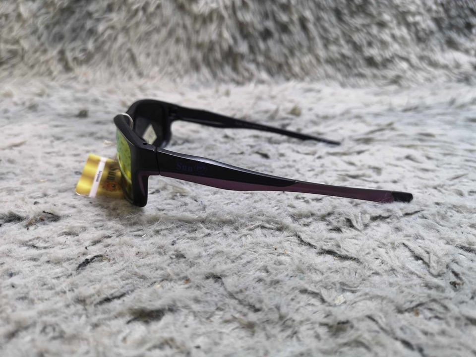 Polarized Lens Rectangular Sunglasses (Category: Sunglasses & Eyewear) located in Santa Cruz. Submitted by jmy_surplus.2 (Listing ID 1343206121, Image 3). Description: Size ; Color ; Black Type ; Sunglasses Brand ; No brand Material ; Plastic Style ; Black Polarized sunglasses LG 83 JMY 4.