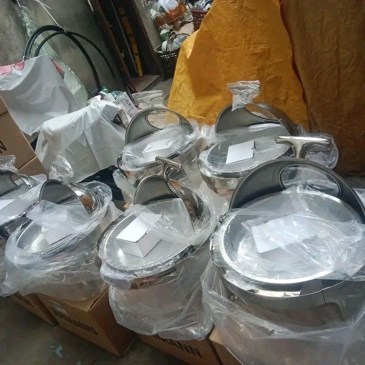 Rolltop chaffing dish (Category: Food Organization & Storage) located in Manila. Submitted by pjaneadria09116 (Listing ID 1343120530, Image 3). Description: Rolltop chaffing dish BRANDNEW ❗ ❗ WE DO SHIPPING NATIONWIDE ✅ SHIPPING CHARGES ❤️ ❤️ COD /GCASH AROUND METRO MANILA & NEAR PROVINCES DM 4 INQUIRIES ❤️❤️ 👉SHIPMENT FOR PROVINCES🥰 👉PAYMENT FIRST POLICY ❤️🥰.
