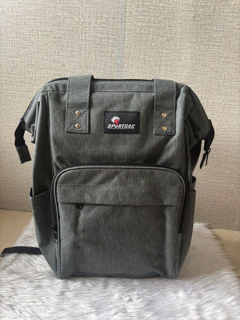 Sportsac Laptop Bag (Category: Laptop Bags & Sleeves) located in Pasay City. Submitted by heyReychelle (Listing ID 1343180033, Image 1). Description: Brandnew can be laptop bag and backpack at the same time perfect for officd Makapal ang tela and thick wire for support, sturdy compare sa ibang brand Got from office raffle.