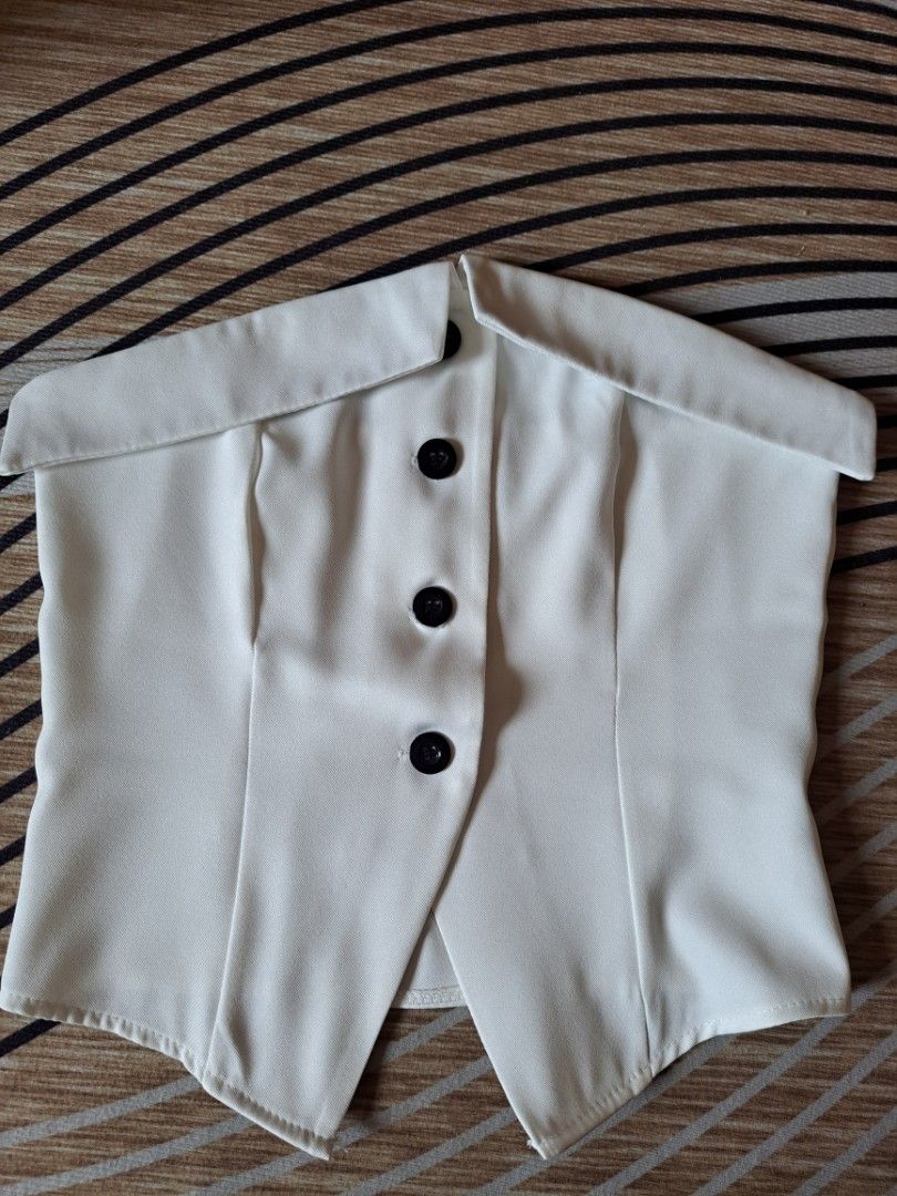 White top (Category: Others Tops) located in Baliuag. Submitted by same1693 (Listing ID 1343076648, Image 1). Description: Once lang sinuot kasya sa xs-small.