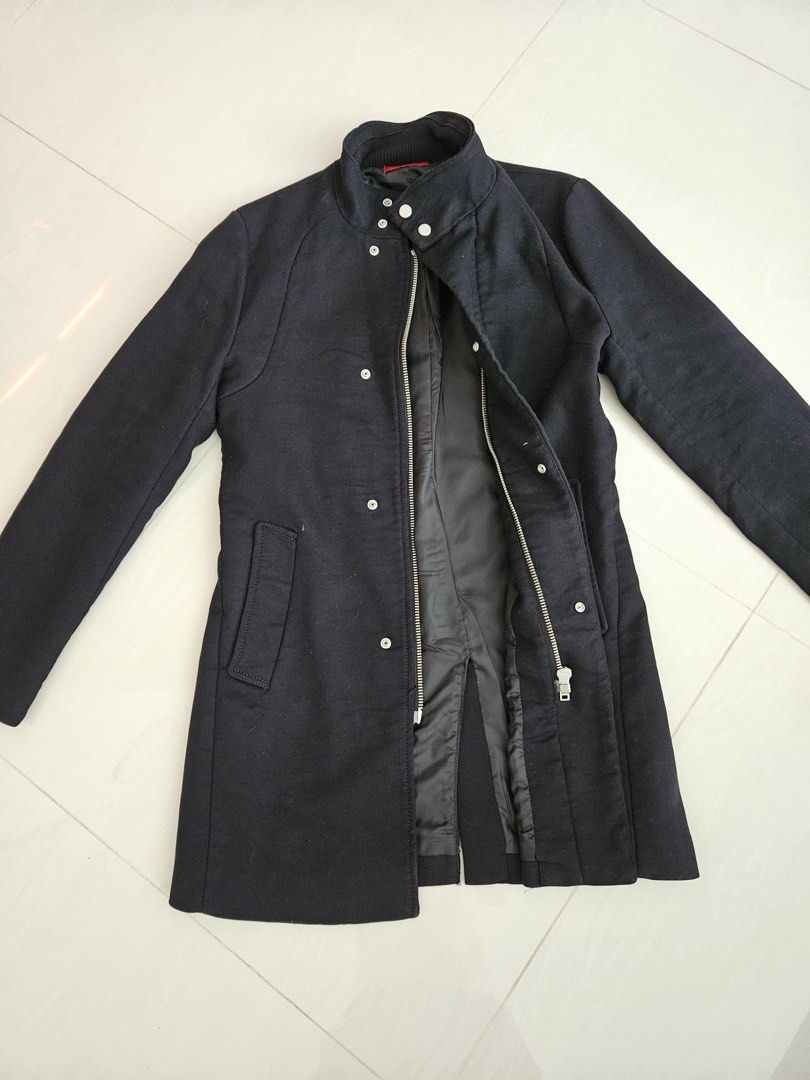Winter Jacket (Category: Coats, Jackets and Outerwear) located in Singapore. Submitted by zkl85 (Listing ID 1343060698, Image 1). Description: .