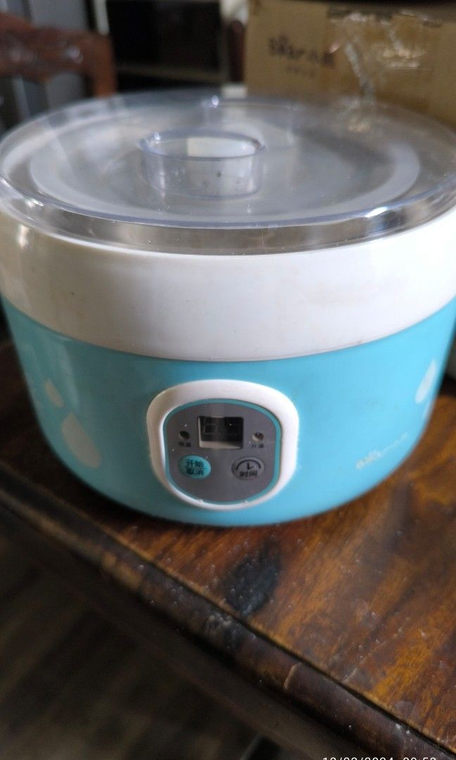 Yoghurt Maker (Category: Other Kitchen Appliances) located in Manila. Submitted by zachariesmanila (Listing ID 1343036789, Image 2). Description: lightly used. in good working condition.