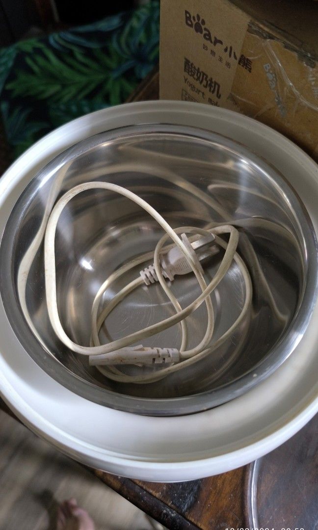 Yoghurt Maker (Category: Other Kitchen Appliances) located in Manila. Submitted by zachariesmanila (Listing ID 1343036789, Image 3). Description: lightly used. in good working condition.
