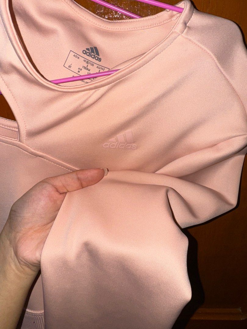 ADIDAS crop longsleeves (Category: Activewear) located in Manila. Submitted by eyaaa___ (Listing ID 1343238735, Image 3). Description: Condition: Only used once or twice, good as new! (Bought in adidas outlet in The Outlet, Lipa for 2k+) Very stretchy! ✨ Last price, no haggling 🥹 RFS: Decluttering Message for when worn pics 🎀 ☁️ Meet up: España, Sampaloc or Starbucks at The One Santo Tomas, España ☁️ Delivery: GoGo express, Lalamove, Grab (Buye