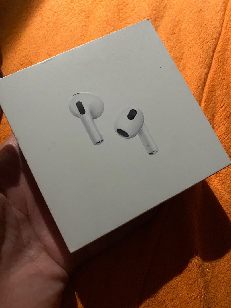 Apple Airpods Gen 3 (Category: Earphones) located in Pasig City. Submitted by neka2017 (Listing ID 1343344289, Image 3). Description: With box Authentic No issue Malinis Hindi halos nagamit Test to sawa If proven fake sayo na Rfs may airpods pro .