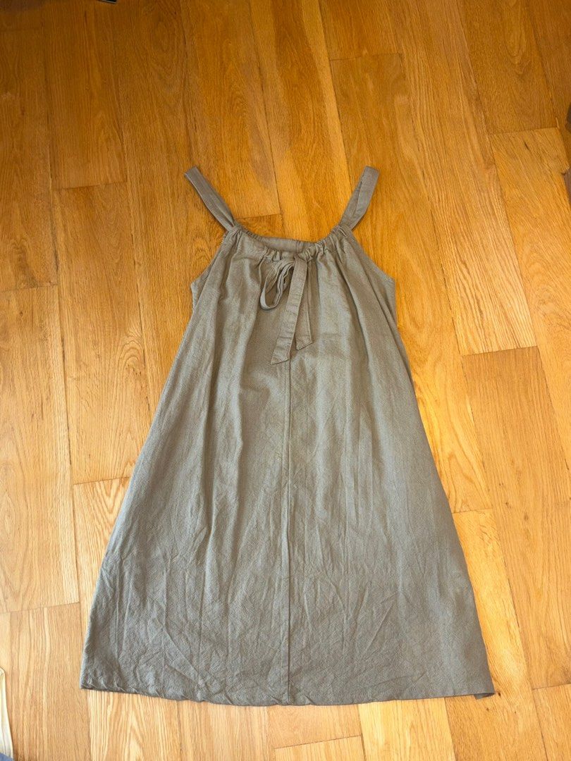 Assorted Clothes! (Category: Blouses) located in Singapore. Submitted by shopaholic15 (Listing ID 1343286331, Image 2). Description: each $8. Never worn or only worn once. can nego a bit but please be reasonable 🙏 1st: Light Brown Linen Dress (from Bangkok). Never worn. size S 2nd: TaoBao - Denim Overalls. Never worn. size XS 3rd: SHEIN - Peach TieDye Cropped Hoodie. Worn once. 11-12Y 4th: $10 Cotton On - Cherry Puff-Sleeved Cropped Blouse. Worn