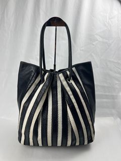 (Category: ) located in . Submitted by nikwe_store (Listing ID 1343359779, Image 1). Description: .