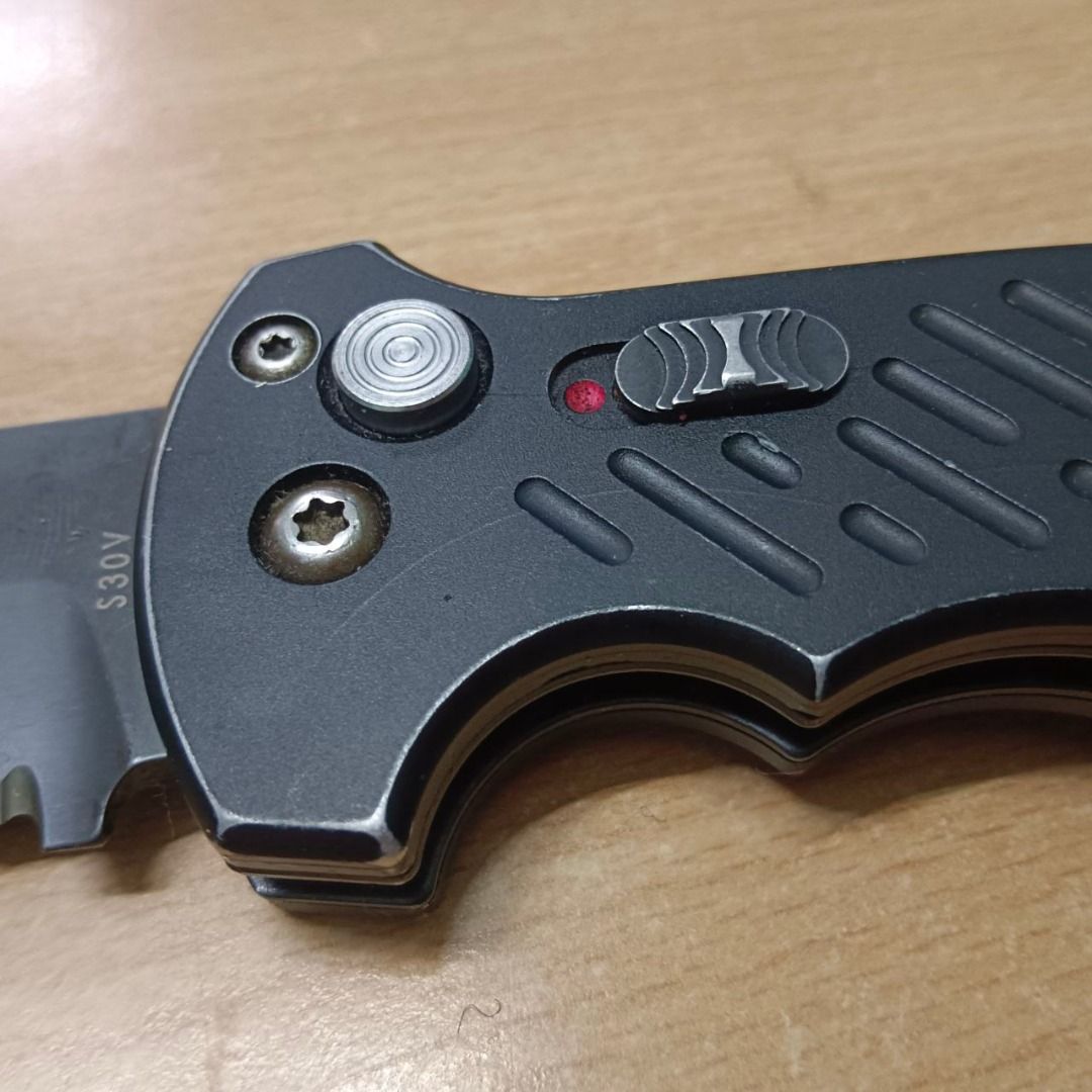 Automatic Combat Folder - Gerber 06 Auto Tanto Serrated (MADE IN USA) (Category: Knives & Chopping Boards) located in Quezon City. Submitted by marianodeclutter (Listing ID 1343253174, Image 2). Description: Blade Length: 3.80 inches Overall Length: 8.5 inches Blade Material: S30V Steel Handle Material: G10 Weight: 6.30 oz. MADE IN USA. Loc: Quezon City, Central Avenue LBC not allowed .