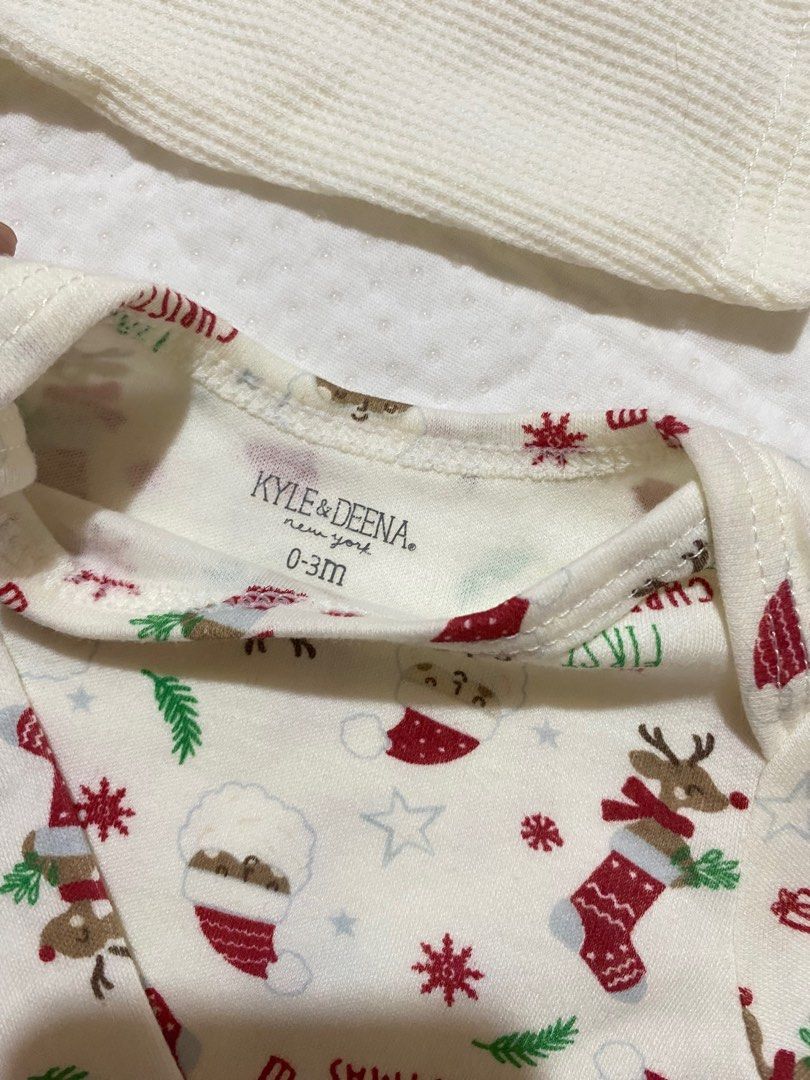 Baby Christmas Outfit (Category: Babies & Kids Fashion) located in Floridablanca. Submitted by onceloved_ysabelle (Listing ID 1343371772, Image 3). Description: 0-3 months true to size Washed but not used very good conditions clean and ready to use..