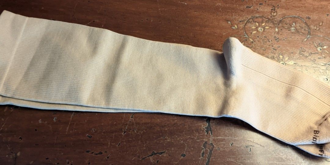 Biofresh Compression Socks (Category: Other Assistive Aids) located in Makati City. Submitted by sharewear (Listing ID 1343309142, Image 2). Description: *Knee high *Medium.