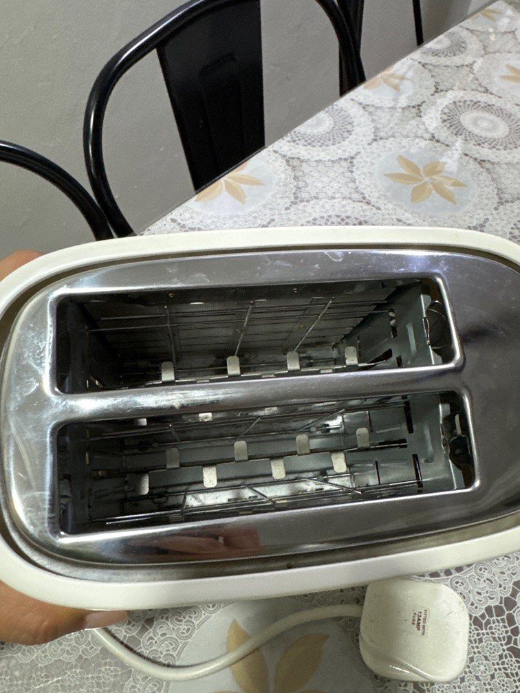 Bread toaster (Category: Ovens & Toasters) located in Balakong. Submitted by hijrah88 (Listing ID 1343323660, Image 3). Description: Jaranggggg guna. Roti masak elok sekata..