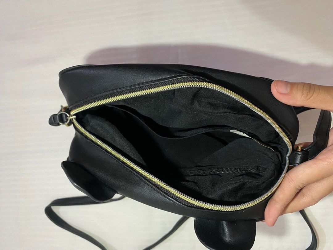 Cat Sling Bag (Category: Purses & Pouches) located in Makati City. Submitted by rewear_ (Listing ID 1343297322, Image 3). Description: .