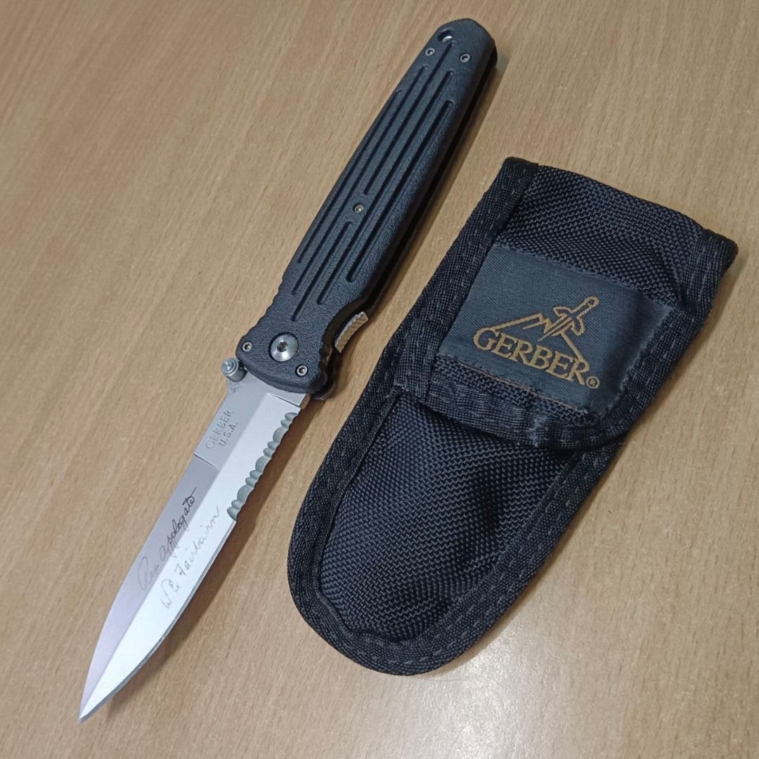 Combat Folder - Gerber Applegate Fairbairn (MADE IN USA) (Category: Knives & Chopping Boards) located in Quezon City. Submitted by marianodeclutter (Listing ID 1343253799, Image 1). Description: Blade Length: 11cm Total length: 25cm Blade material: 420 stainless Handle: Glass reinforced nylon Pouch: ballistic nylon MADE IN USA Loc: Quezon City, Central Avenue Shipping is not allowed by LBC. .