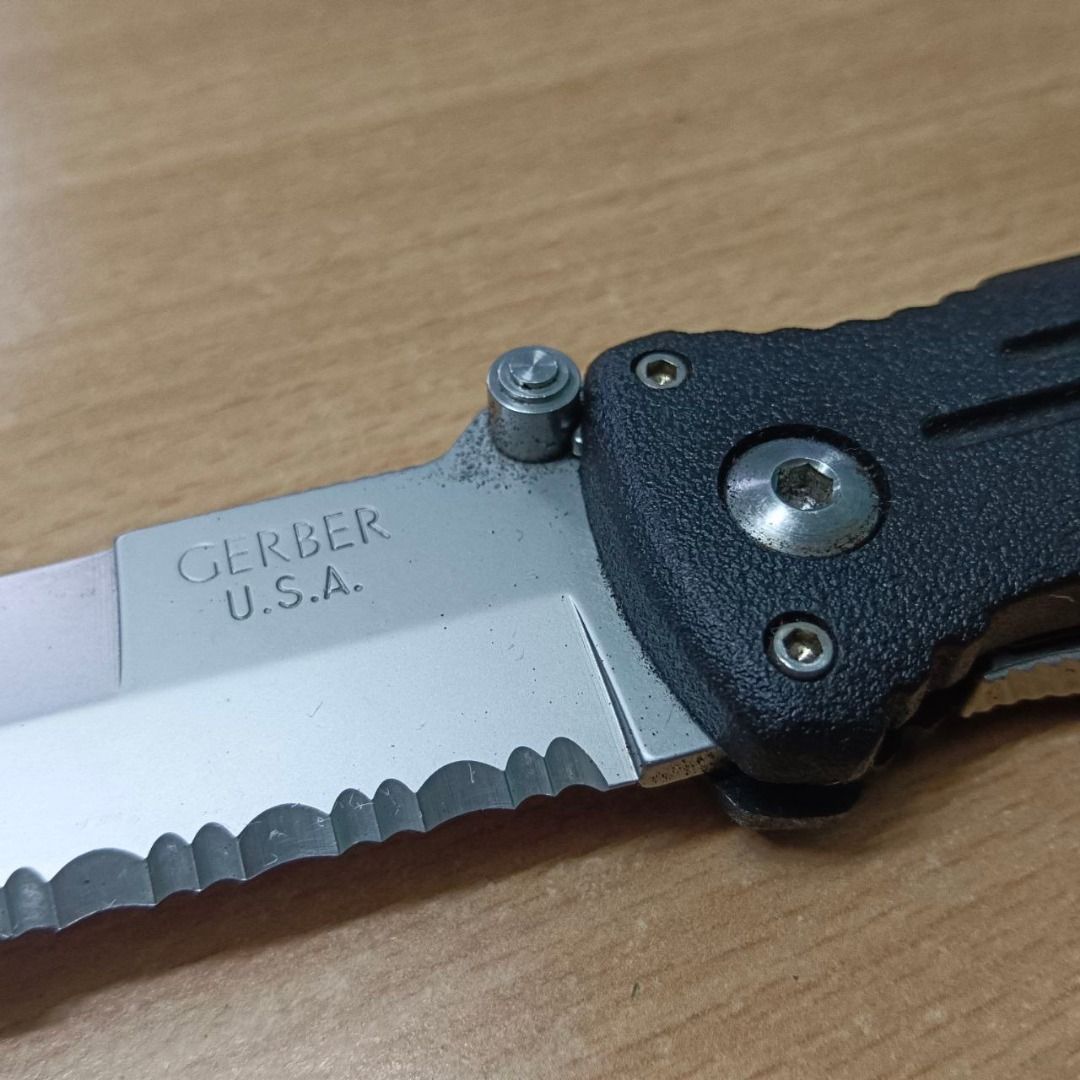 Combat Folder - Gerber Applegate Fairbairn (MADE IN USA) (Category: Knives & Chopping Boards) located in Quezon City. Submitted by marianodeclutter (Listing ID 1343253799, Image 3). Description: Blade Length: 11cm Total length: 25cm Blade material: 420 stainless Handle: Glass reinforced nylon Pouch: ballistic nylon MADE IN USA Loc: Quezon City, Central Avenue Shipping is not allowed by LBC. .
