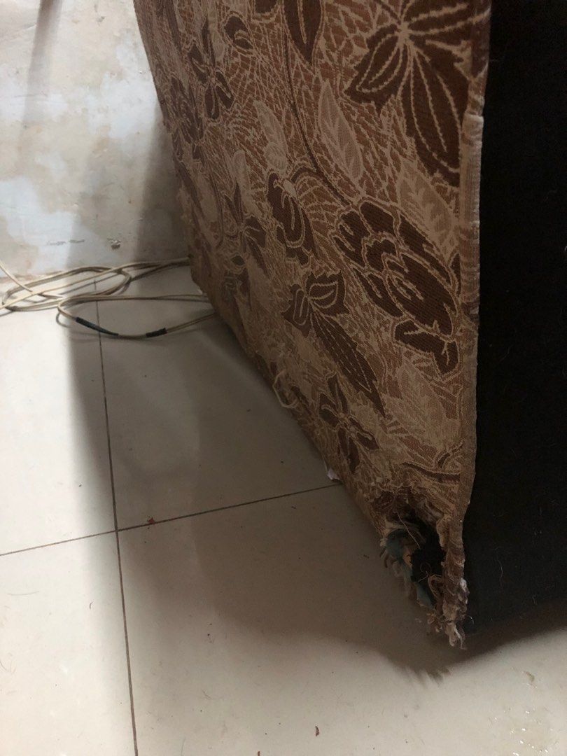Couch Set 2 Chairs 1 Sofa (Category: Sofas) located in Manila. Submitted by jake_y (Listing ID 1343349564, Image 3). Description: Used Couch Set with one small issue (small hole on the left side of sofa) NEGOTIABLE.