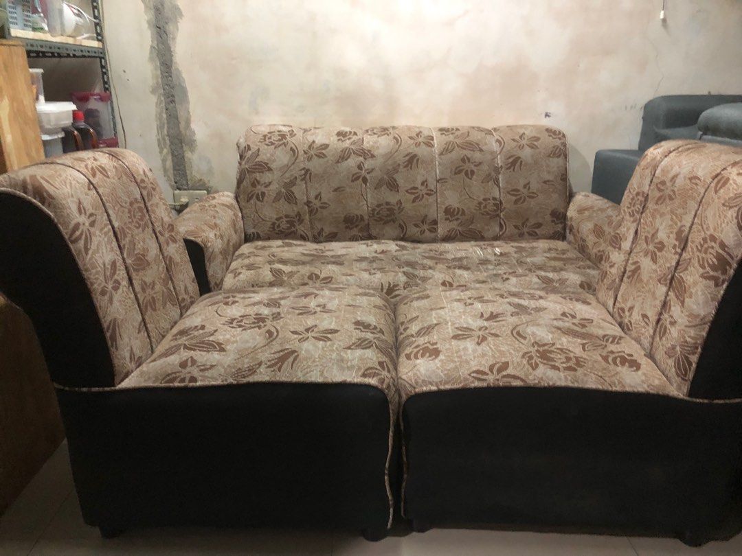 Couch Set 2 Chairs 1 Sofa (Category: Sofas) located in Manila. Submitted by jake_y (Listing ID 1343349564, Image 2). Description: Used Couch Set with one small issue (small hole on the left side of sofa) NEGOTIABLE.