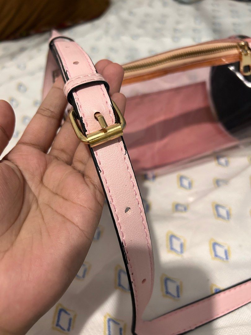 Eve and adam sling bag (Category: Luxury Bags & Wallets) located in Quezon City. Submitted by grai25 (Listing ID 1343363590, Image 3). Description: Twice ko lang ginamit sa Beach. *gold na gold pa mga bakal niya. For the aura 🌸 lakas makamanyaman na bag. Super pa girly bag, mapapalook sila sa bag pag suot mo .