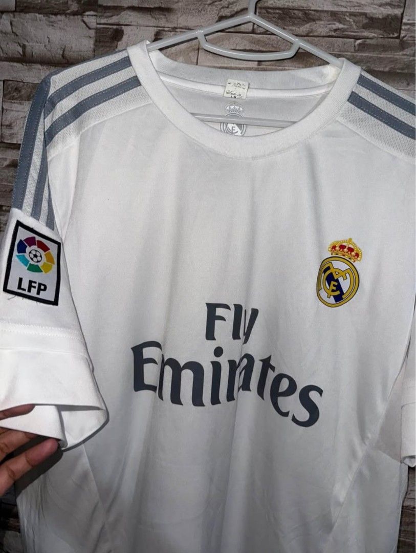 Football Jersey (Fly Emirates) (Category: Tshirts & Polo Shirts ) located in Manila. Submitted by luh_markus (Listing ID 1343372586, Image 3). Description: Read the details carefully‼️ Dimes: Width 20 - Length 28 (Large) No issue, ready to wear na. Off/Legit - FIX PRICE- Meet ups: Within Cavite area only (Bacoor, Imus, Dasma) Can do shipping, just add shipping fee. Courier: Lalamove/LBC/J&T Pm if you’re interested!.