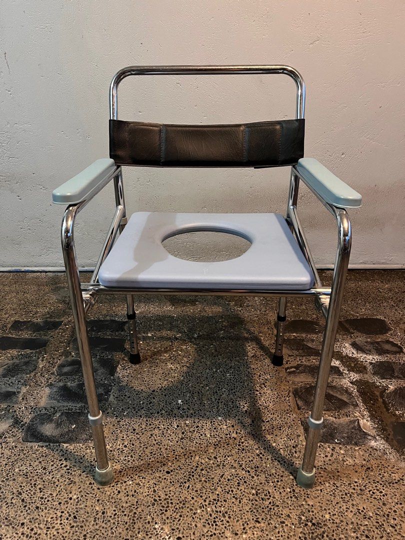 Indoplas Dual Function Commode Chair (Category: Wheelchairs) located in Manila. Submitted by istib.dyabs (Listing ID 1343334719, Image 2). Description: Lightly used commode chair..