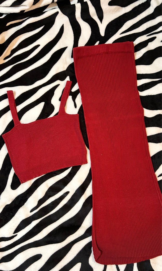 Knitted Coords (Category: Sets or Coordinates) located in Talavera. Submitted by amcprelovedd (Listing ID 1343240008, Image 2). Description: Knitted Midi Coordinates in Burnt Red (looks red in photos but really burnt red in actual).