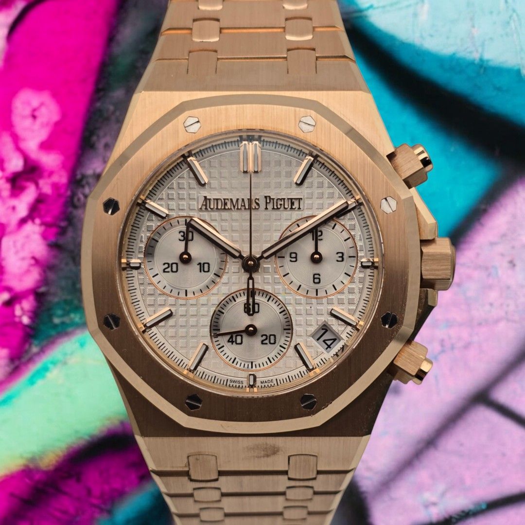 LIMITED PRODUCTION Audemars Piguet Royal Oak Selfwinding Chronograph 41mm 50th Anniversary Not Offshore White Gold 1320OR.06 1320OR.01 26320OR.OO.1220OR.02 AP WHITE DIAL (Category: Watches) located in Singapore. Submitted by alientime.sg (Listing ID 1328310963, Image 1). Description: Cheapest on Chrono24 is 137k SGD exclusive of tax and shipping Comes with: - FULL SET: Original box, original papers Celebrating half a century of the iconic Royal O