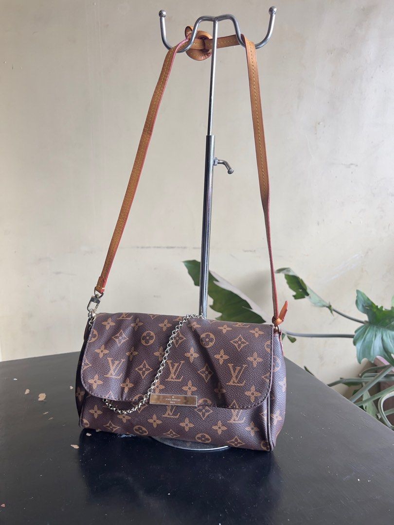 Louis Vuitton Monogram Favorite MM (Category: Luxury Bags & Wallets) located in Bacolod City. Submitted by novymae23 (Listing ID 1343324200, Image 1). Description: Louis Vuitton Monogram Favorite MM Crossbody Bag Size Small Excellent Condition Complete .