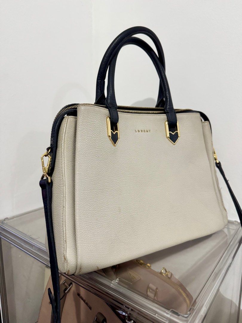 Lovcat Offwhite and Black Two Way Bag (Category: Cross-body Bags) located in Mexico. Submitted by studioleraph (Listing ID 1343304617, Image 2). Description: Pre loved Please manage your expectations 🩷.