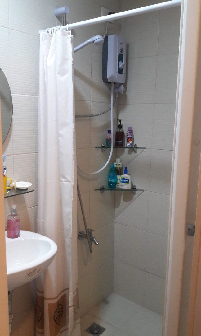 Mplace Condo Unit For Sale (Category: Apartments & Condos) located in Quezon City. Submitted by cornwall24 (Listing ID 1343228248, Image 3). Description: M Place Tower B Studio Unit For Sale 15.65sqm Facing Swimming Pool Clean Title under my name Updated RPT and condo dues ***Very new. Never been used and never been rented out. ***Savemore, 7-11, BDO, Ace Hardware, coffeeshoos, Restaurants on the ground floor. ***Nearby by establishments: Centris