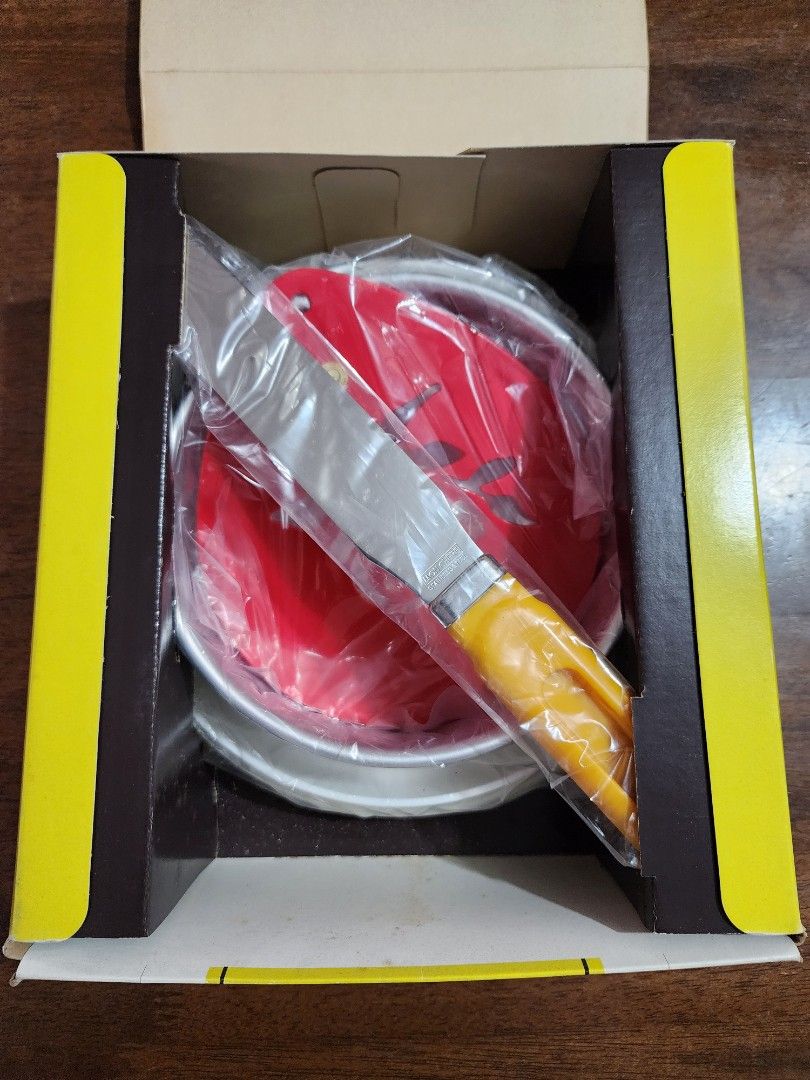 MON CHERE Cake Baking Set - 4 pcs (Category: Bakeware) located in Quezon City. Submitted by senyoramaria (Listing ID 1343272735, Image 2). Description: MON CHERE Cake Baking Set 4 pcs Inclusions: Cake Turn Table (8 inches diameter) Round Baking Pan (6.3 inches diameter) Cake Stencil (pattern) Icing Spatula (11.5 inches long including handle) Unused. Box has stains due to storage. #JapanSurplus.
