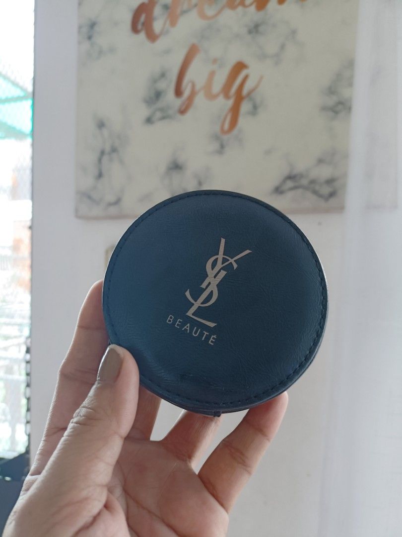 Og classic black coin purse (Category: Luxury Accessories) located in Manila. Submitted by anabelcuri60377 (Listing ID 1343274915, Image 1). Description: og mall pullout no box included pasig loc payment 1st.