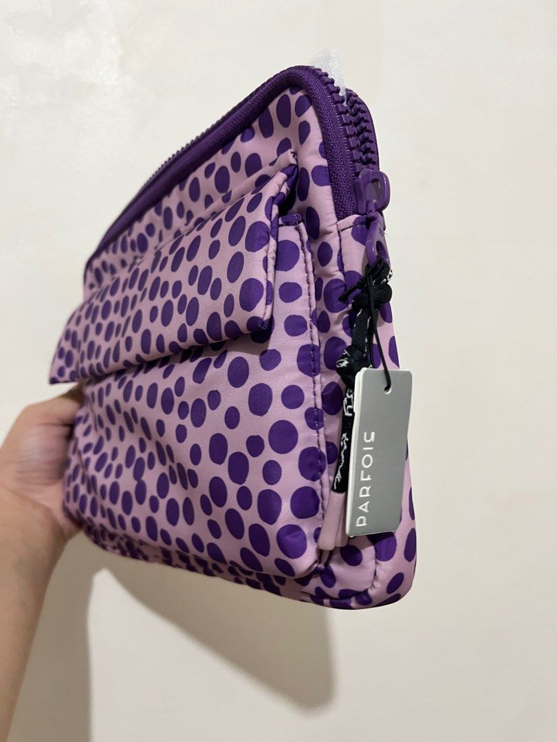 Parfois Tablet Case 11 inches (Category: Purses & Pouches) located in Quezon City. Submitted by prelovedrx (Listing ID 1343261611, Image 2). Description: Original Mall/Online Price is 1,690php. Comes with Parfois Receipt Dimensions 11"x 8".