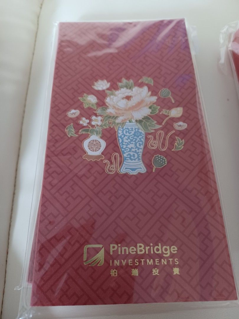 Red packets assorted (Category: Vintage Collectibles) located in Singapore. Submitted by spitz0518 (Listing ID 1343223522, Image 2). Description: assorted red packets.