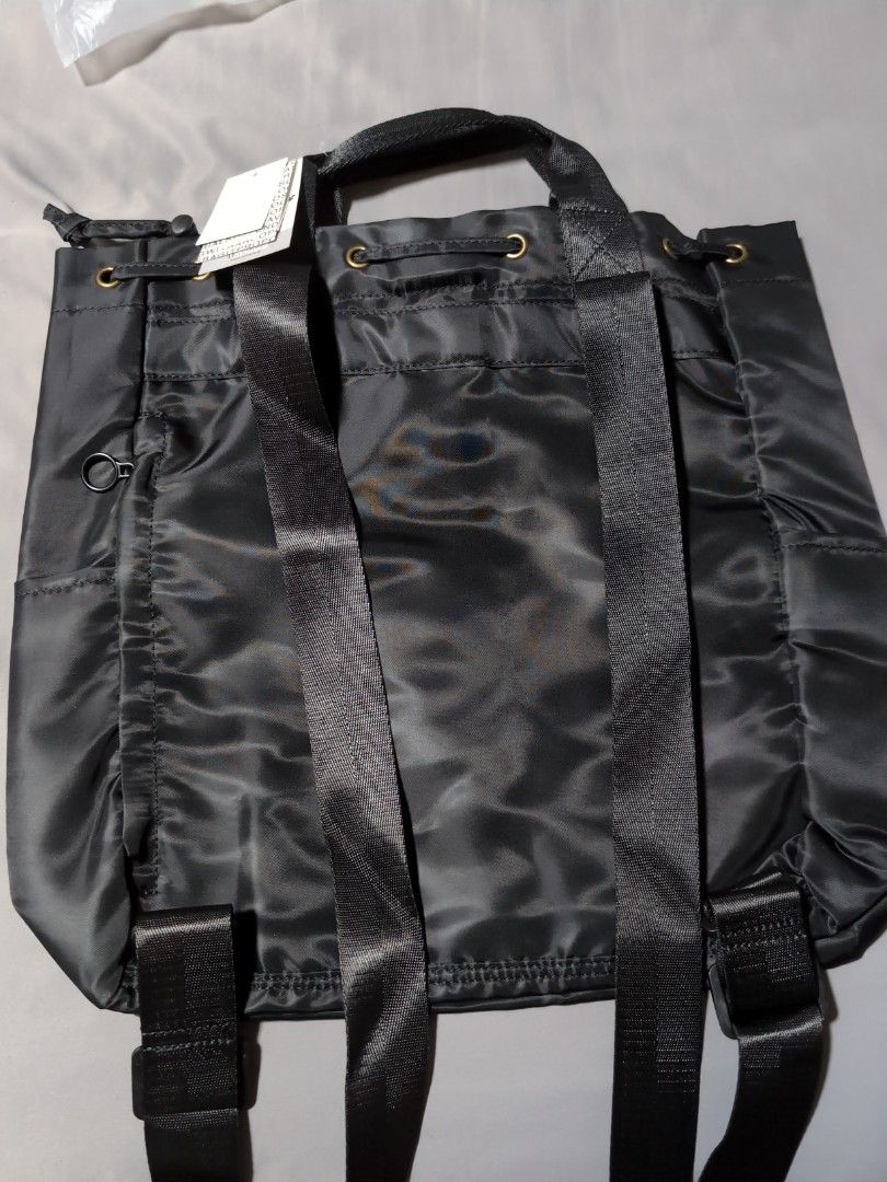 Rootote Backpack (Category: Backpacks) located in Singapore. Submitted by charmedsg (Listing ID 1343369677, Image 2). Description: .