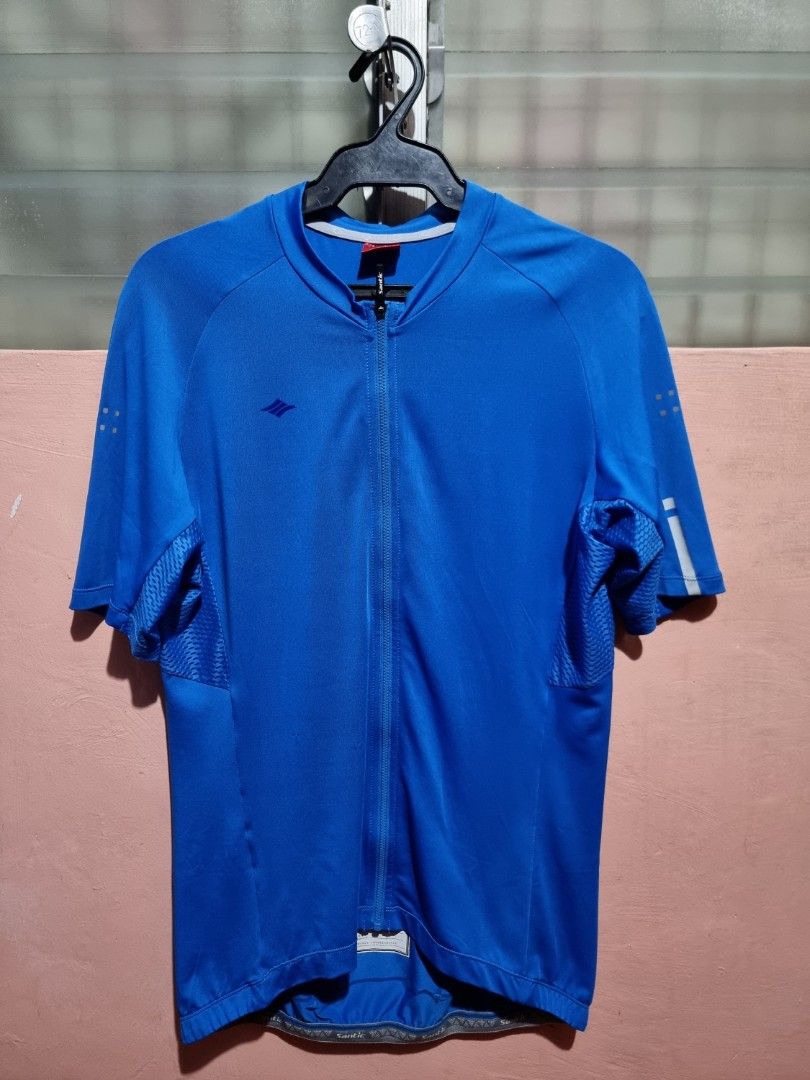 Santic Fullzip Cycling Jersey Mens (Category: Activewear) located in Imus. Submitted by aim_for_less (Listing ID 1343227024, Image 2). Description: Santic Fullzip Cycling Jersey Mens ✅️ Size: XL US on tag ✅️ DIMES: (W21.5" X H29") ✅️ Excellent condition ✅️ Color rate 9.8/10 ✅️ Washed and ready to wear ✅️ Semi-stretchable and comfortable Price : 950 + SF LOC: IMUS, CAVITE PM lang po sa interesado.🙏🙂.