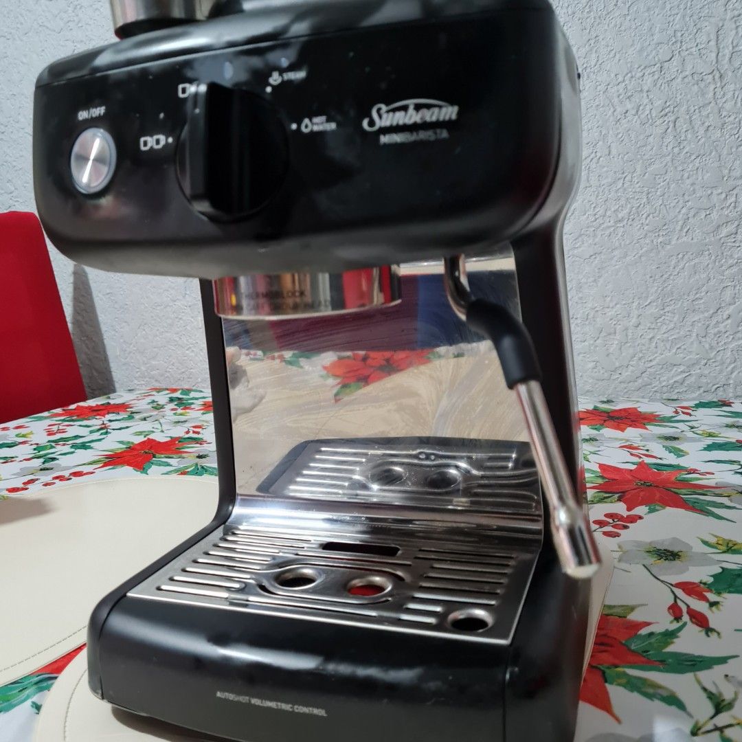Sunbeam Espresso Maker (Category: Coffee Machines & Makers) located in Taguig. Submitted by roma2701 (Listing ID 1343319332, Image 3). Description: unit only no box pickup and testing Taytay Rizal.