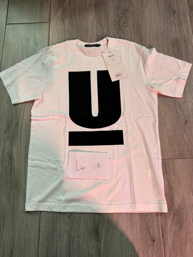 undercover basic tee （分類：T-shirt、恤衫、有領衫）位於 Hong Kong。 由 lausa888 提交（商品編號 1343244031，圖片 3）。簡介： size M brand new and real 。