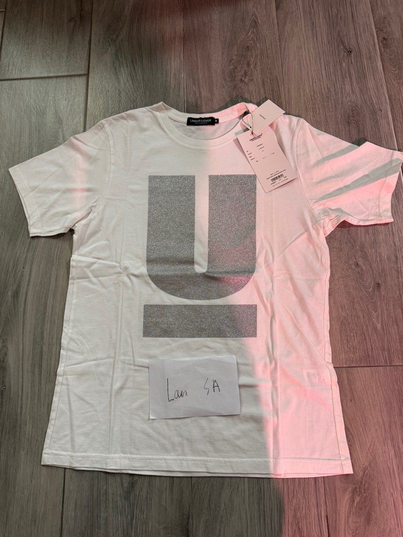undercover basic tee （分類：T-shirt、恤衫、有領衫）位於 Hong Kong。 由 lausa888 提交（商品編號 1343244031，圖片 1）。簡介： size M brand new and real 。